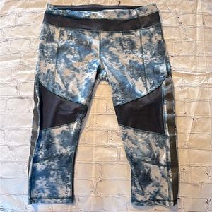 LuLu Lemon Size 10 Yoga Pants Cropped